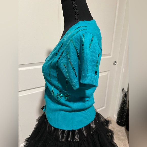 Rue 21 Sequin Cropped short sleeve button down sweater size L - Picture 3 of 8
